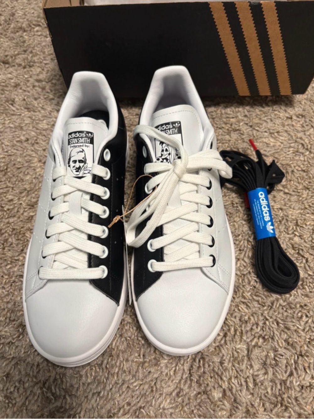 Limited edition adidas Stan Smith Disney White Sneakers 101 Dalmatians Women’s 8